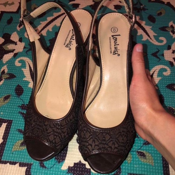 BROWN HEELS - Picture 3 of 3